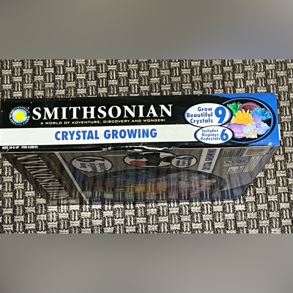 Smithsonian Crystal Growing Kit. New in Box. Grow 9 Crystals - Picture 2 of 11